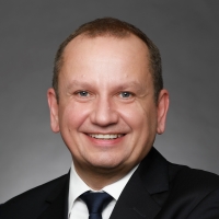 This is a professional head shot image of Browne Biography.
